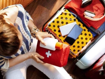 Départ en vacances : bien préparer son kit de premiers secours