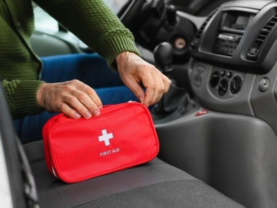 Est-il obligatoire d'avoir une trousse de secours dans un véhicule professionnel