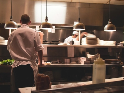 Quelle trousse de secours prévoir dans une cuisine professionnelle ou cantine collective ?
